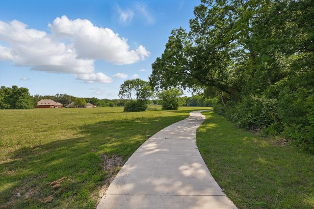 699 W Wintergreen Road, Desoto, TX 75115