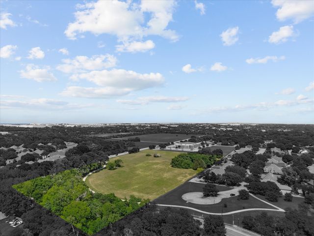 699 W Wintergreen Road, Desoto, TX 75115