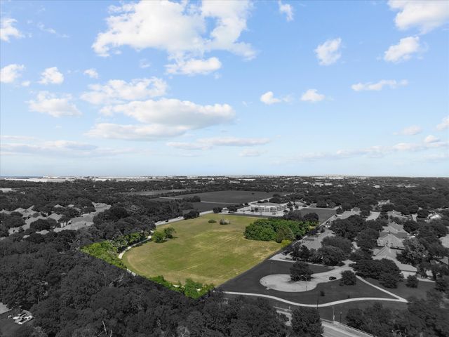 699 W Wintergreen Road, Desoto, TX 75115