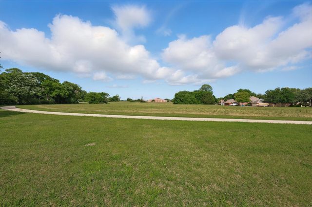 699 W Wintergreen Road, Desoto, TX 75115
