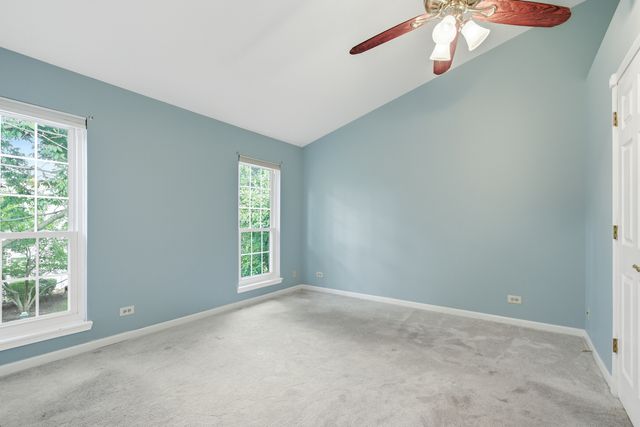 1604 Woodhaven Court B, Mundelein, IL 60060