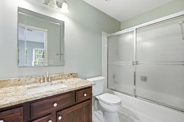 1604 Woodhaven Court B, Mundelein, IL 60060