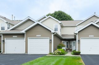 1604 Woodhaven Court B, Mundelein, IL 60060