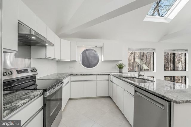 2118 OWLS COVE LN, Reston, VA 20191