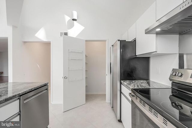 2118 OWLS COVE LN, Reston, VA 20191