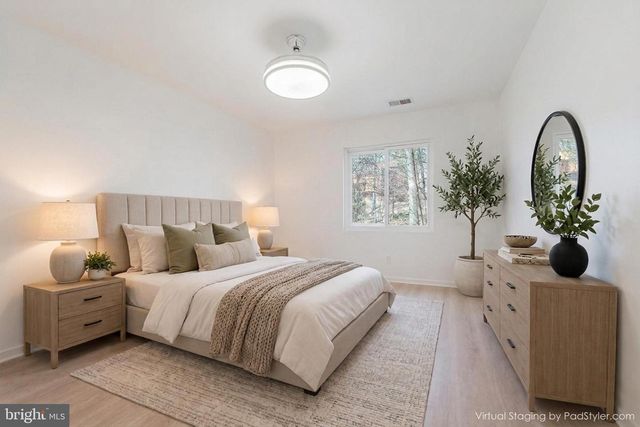 2118 OWLS COVE LN, Reston, VA 20191