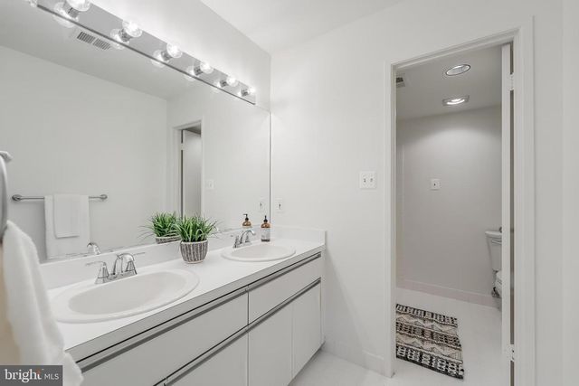 2118 OWLS COVE LN, Reston, VA 20191