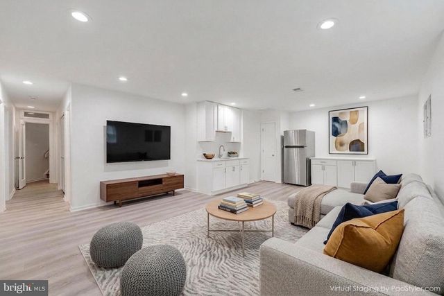 2118 OWLS COVE LN, Reston, VA 20191