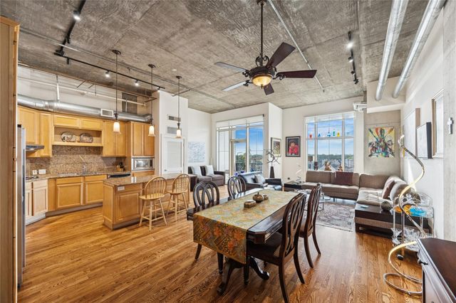 1616 Fountain View Drive 505, Houston, TX 77057