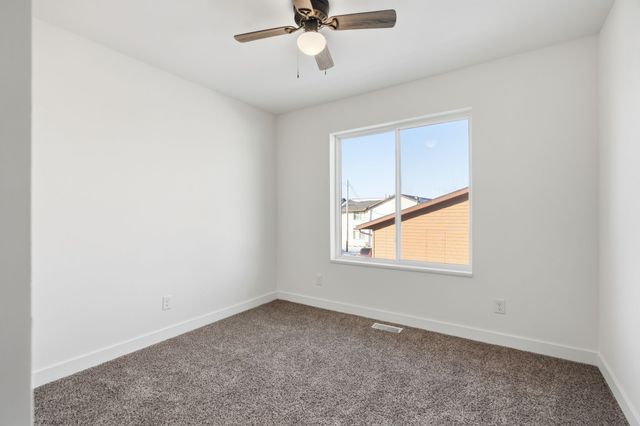 225 Clymer Road, Hiawatha, IA 52233