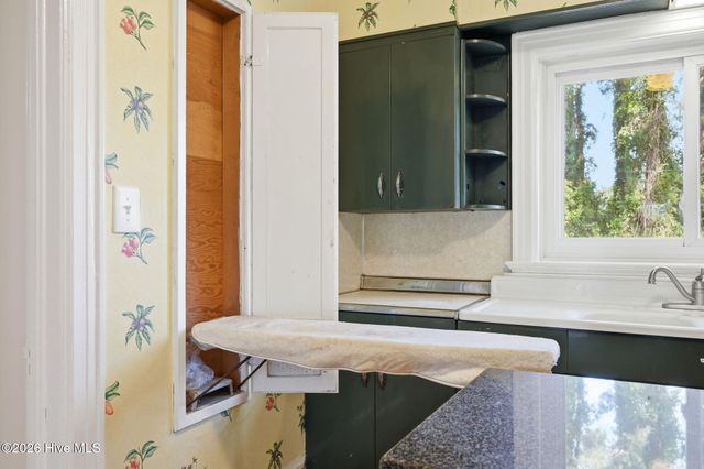 1108 Summit Avenue, Washington, NC 27889