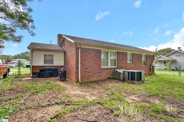 210 Sunnyview Circle, Spartanburg, SC 29307