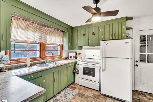 210 Sunnyview Circle, Spartanburg, SC 29307