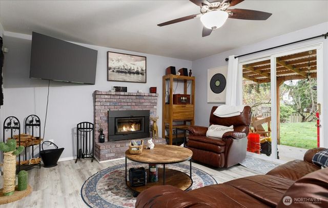 1585 NW 2nd Avenue, Oak Harbor, WA 98277