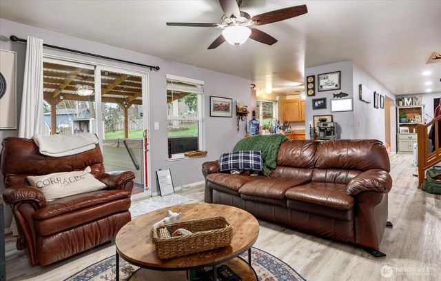 1585 NW 2nd Avenue, Oak Harbor, WA 98277