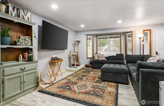 1585 NW 2nd Avenue, Oak Harbor, WA 98277