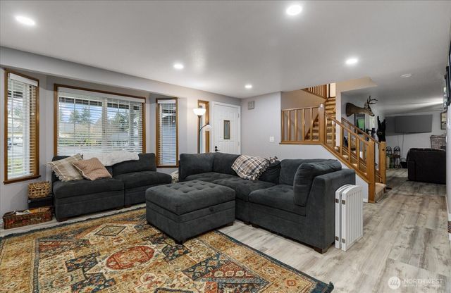 1585 NW 2nd Avenue, Oak Harbor, WA 98277