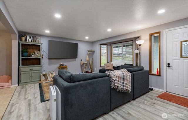 1585 NW 2nd Avenue, Oak Harbor, WA 98277