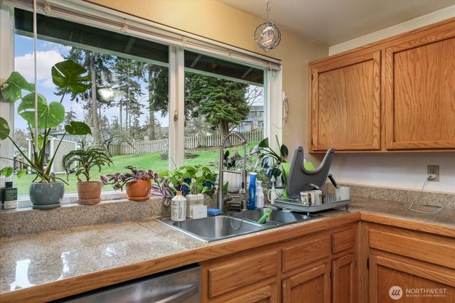 1585 NW 2nd Avenue, Oak Harbor, WA 98277