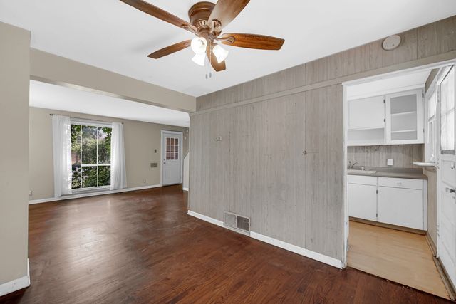1433 Willow Avenue, Des Plaines, IL 60016