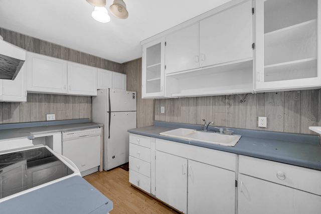1433 Willow Avenue, Des Plaines, IL 60016