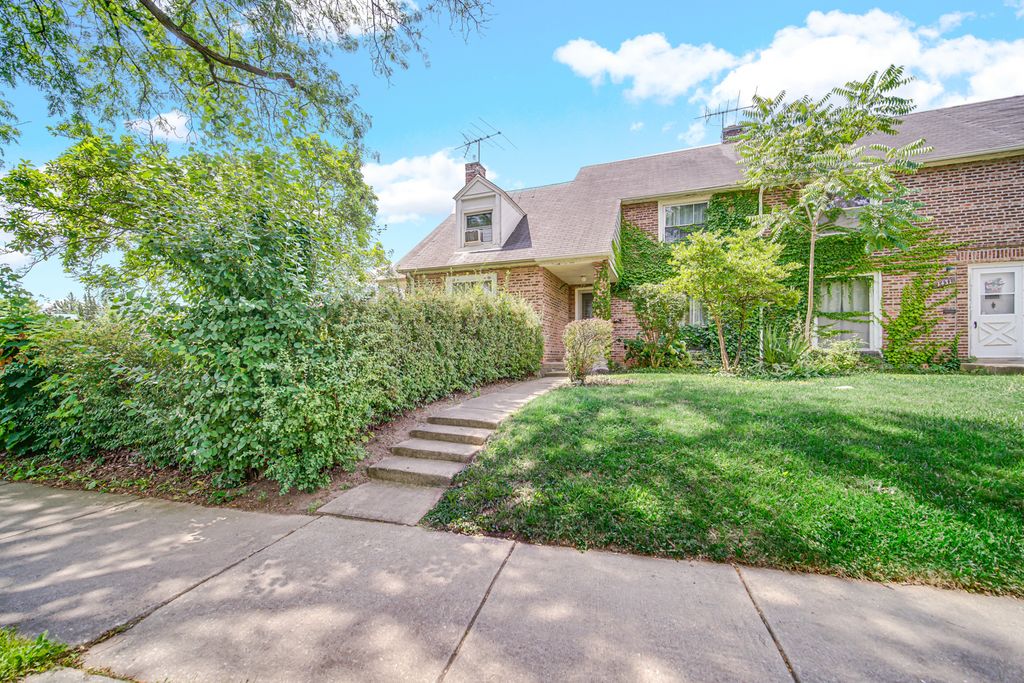 1433 Willow Avenue, Des Plaines, IL 60016