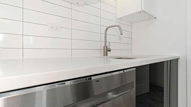 1731 W Potomac Avenue, Chicago, IL 60622