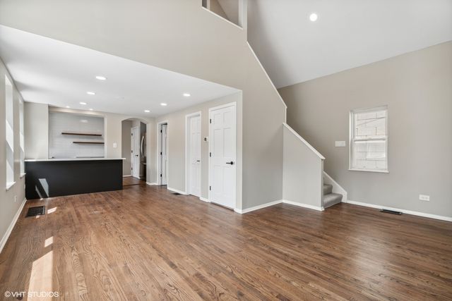 1731 W Potomac Avenue, Chicago, IL 60622