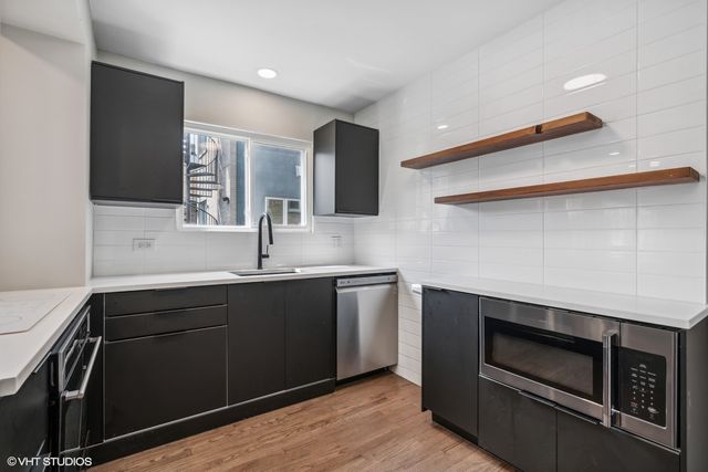 1731 W Potomac Avenue, Chicago, IL 60622