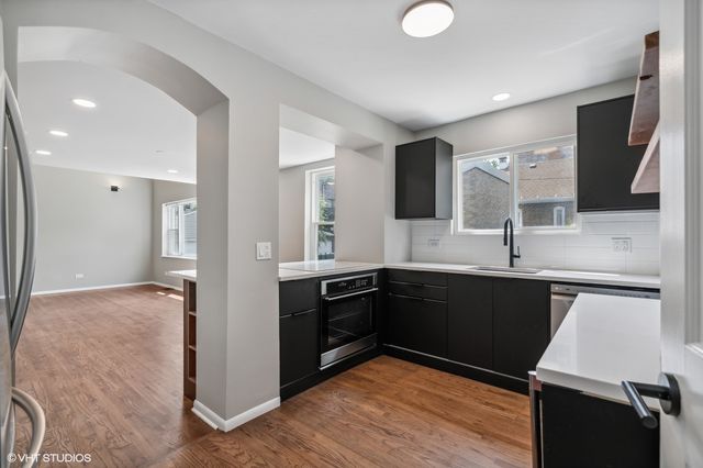 1731 W Potomac Avenue, Chicago, IL 60622