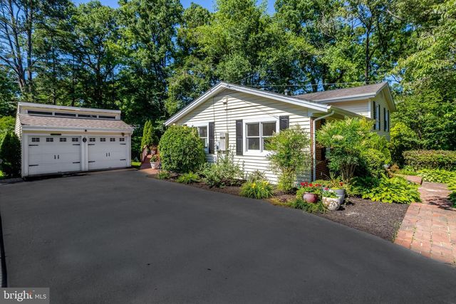 3236 WOODLAND LN, Alexandria, VA 22309
