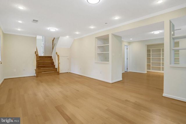 3236 WOODLAND LN, Alexandria, VA 22309
