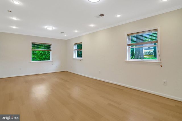 3236 WOODLAND LN, Alexandria, VA 22309