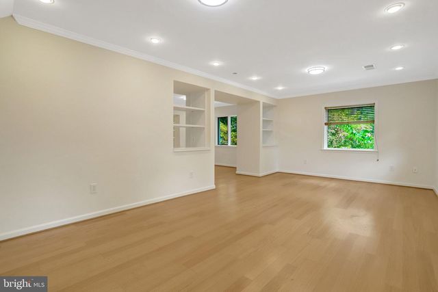 3236 WOODLAND LN, Alexandria, VA 22309