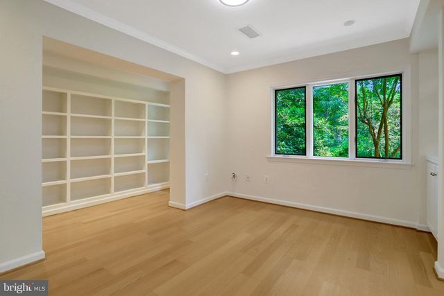 3236 WOODLAND LN, Alexandria, VA 22309