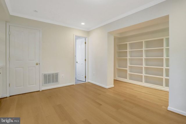 3236 WOODLAND LN, Alexandria, VA 22309