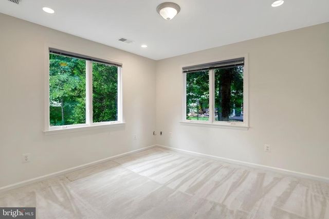 3236 WOODLAND LN, Alexandria, VA 22309
