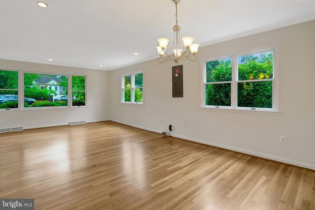 3236 WOODLAND LN, Alexandria, VA 22309
