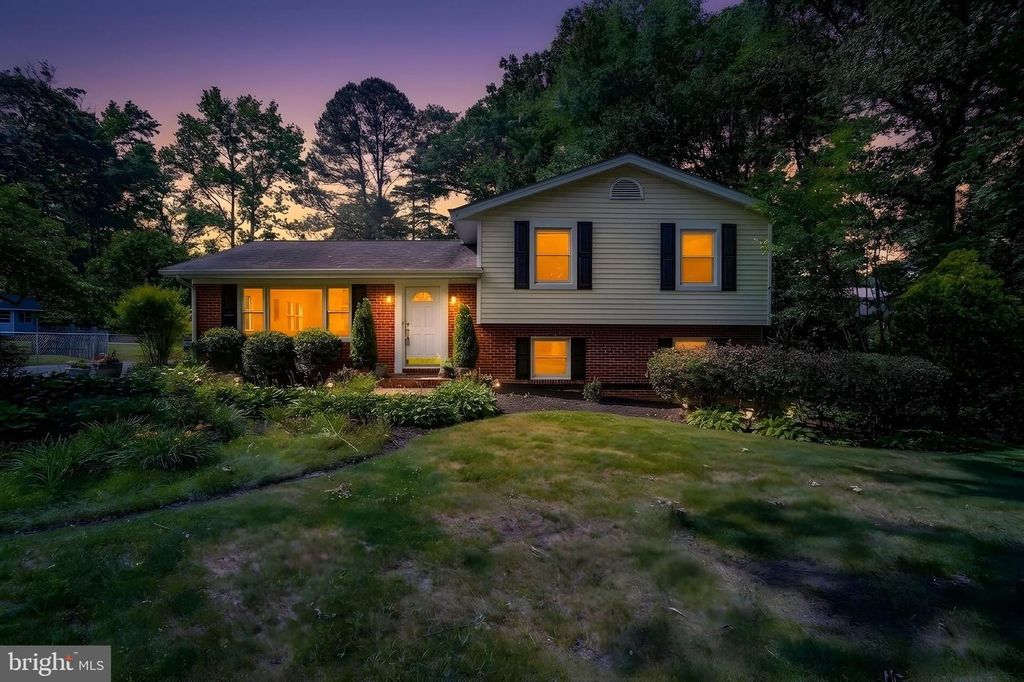 3236 WOODLAND LN, Alexandria, VA 22309
