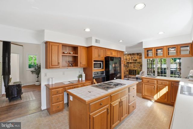 49 WELLESLEY CIR, Glen Echo, MD 20812