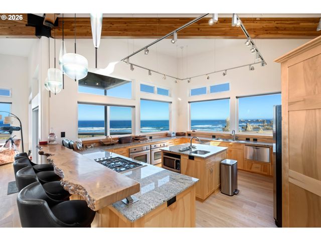 2770 WHALE WATCH Way, Bandon, OR 97411