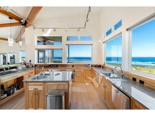2770 WHALE WATCH Way, Bandon, OR 97411
