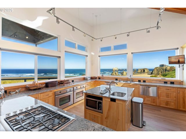 2770 WHALE WATCH Way, Bandon, OR 97411