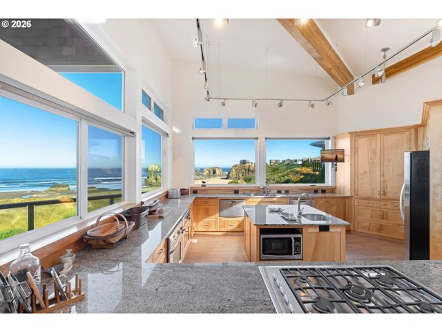 2770 WHALE WATCH Way, Bandon, OR 97411