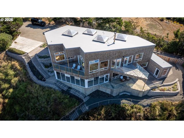 2770 WHALE WATCH Way, Bandon, OR 97411