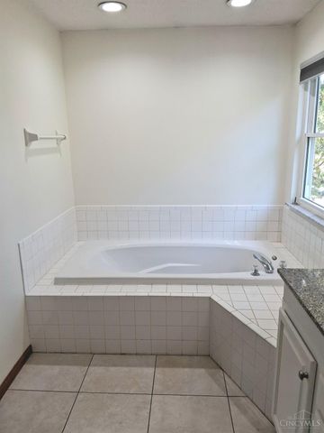 5193 Castlebrook Court, Green Twp, OH 45247