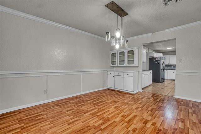 505 E Kansas Ave, Walters, OK 73572