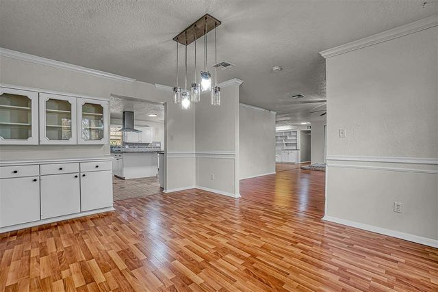 505 E Kansas Ave, Walters, OK 73572