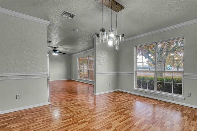 505 E Kansas Ave, Walters, OK 73572