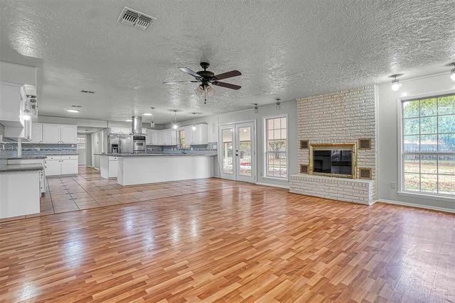 505 E Kansas Ave, Walters, OK 73572